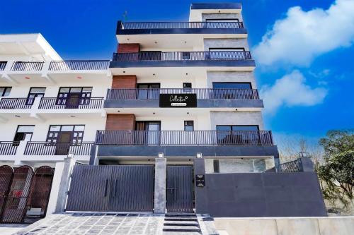 Collection O Sector 143B Noida,,4 star