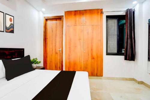 collection o sector 143b noida