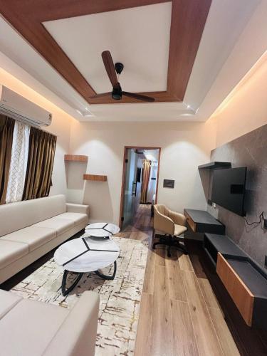 23 Urban Square,,3 star