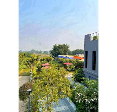 The Viavaranasi Resort,,3 star