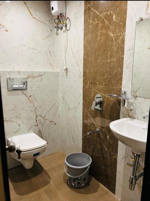 hotel le west near exhibition center