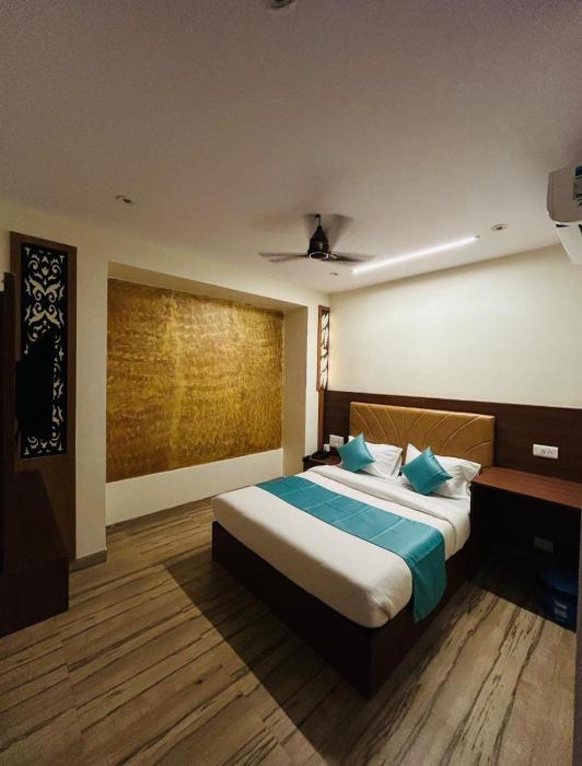 hotel le west near exhibition center