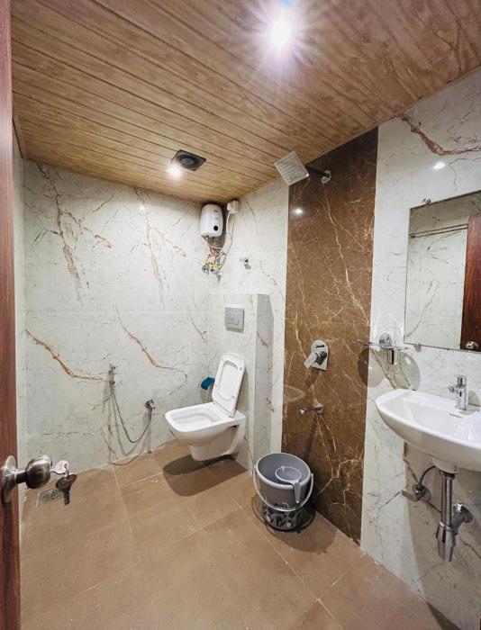 hotel le west near exhibition center