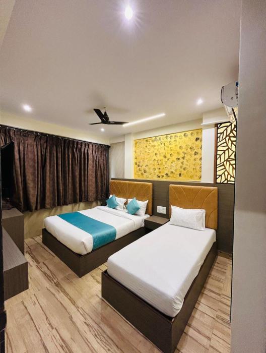 hotel le west near exhibition center