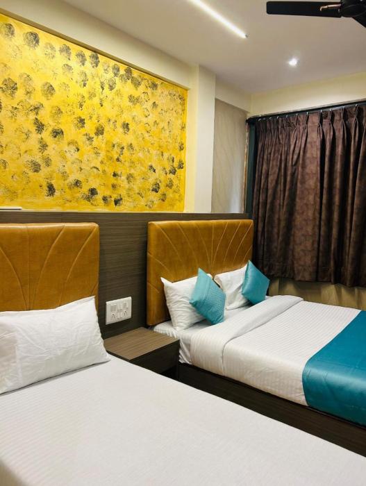 hotel le west near exhibition center