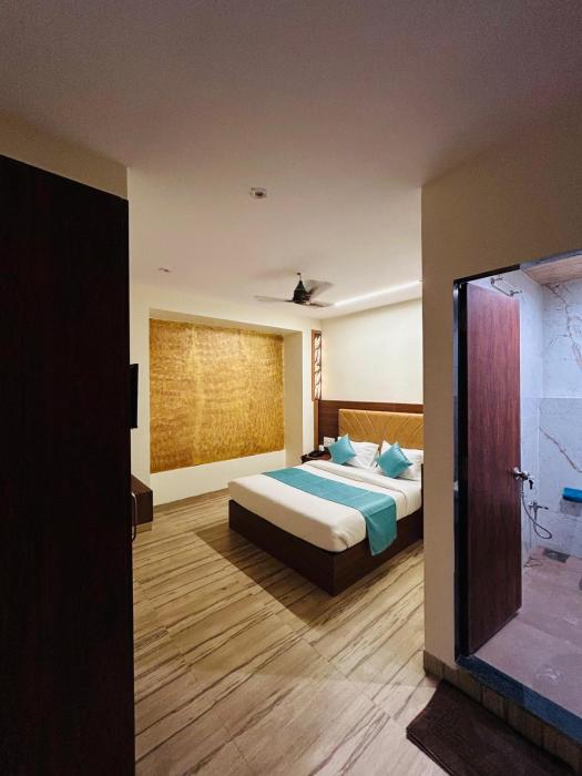 hotel le west near exhibition center