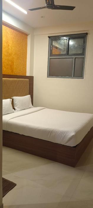 hotel le west near exhibition center