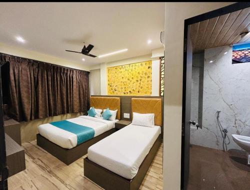 hotel le west near exhibition center