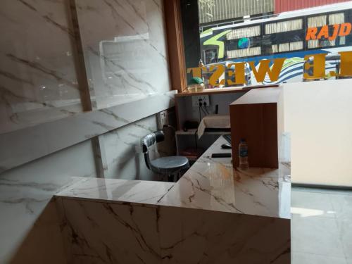 hotel le west near exhibition center