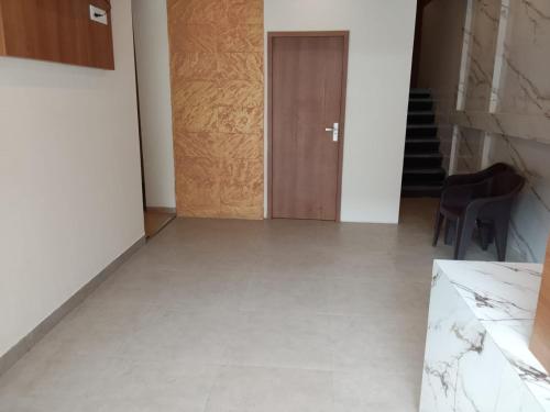 hotel le west near exhibition center