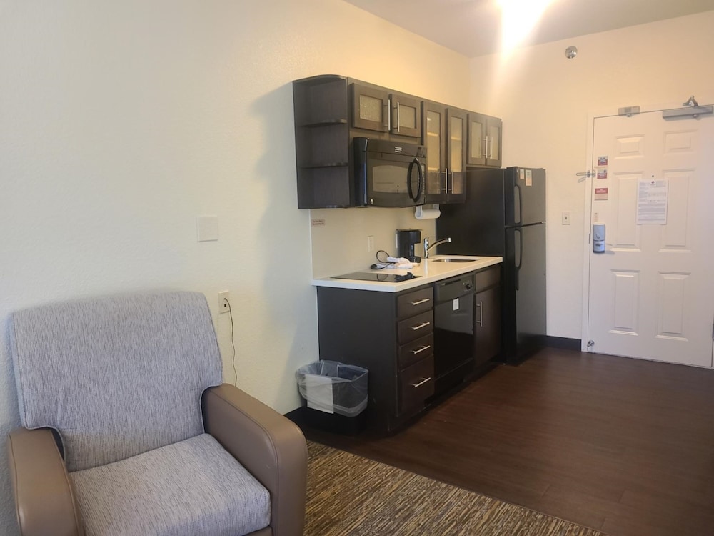 candlewood suites bismarck by ihg