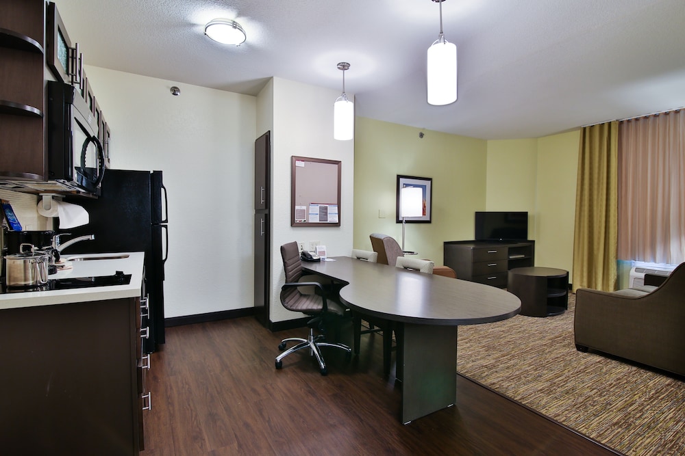 candlewood suites bismarck by ihg