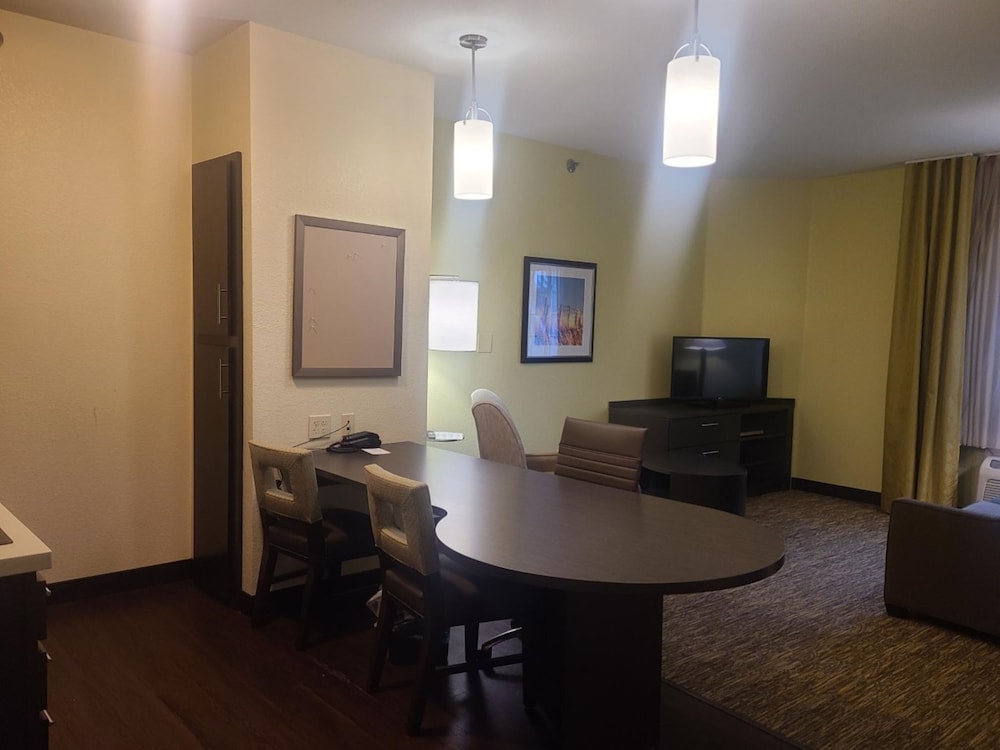 candlewood suites bismarck by ihg