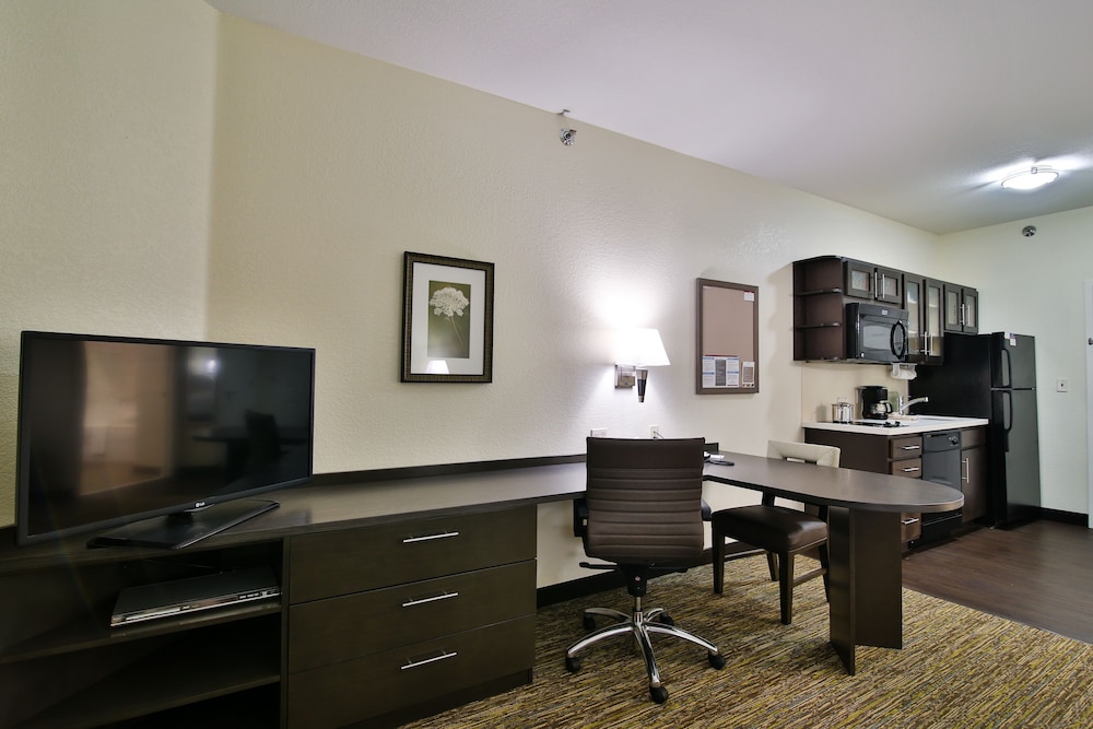 candlewood suites bismarck by ihg
