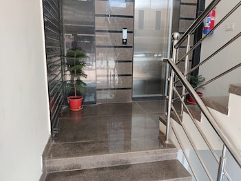 Hotel Kashi Inn,,3 star