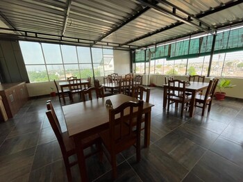 Hotel Kashi Inn,,3 star