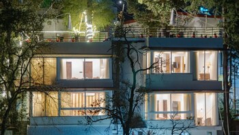 Wisteria Chalet,,3 star