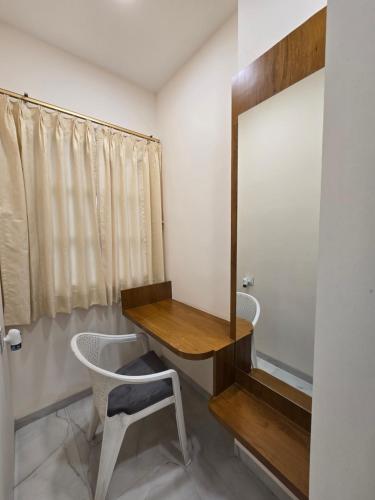 Vaikuntha Stays Hotel,,5 star