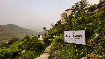Liveaway Mukteshwar By Pack,,2 star