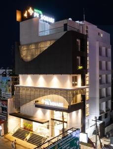 hotel pk square thanjavur