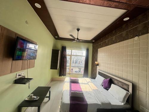 hotel mother land near ganga ghat