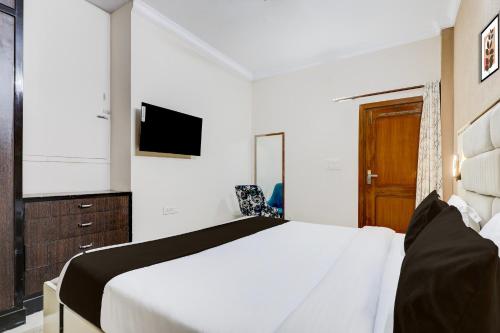 super hotel o rama house near peeragarhi metro station