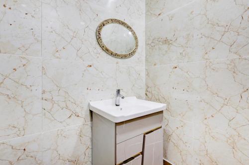 super hotel o rama house near peeragarhi metro station