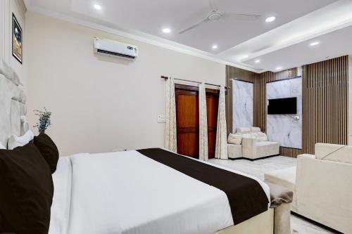 super hotel o rama house near peeragarhi metro station