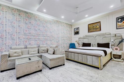 super hotel o rama house near peeragarhi metro station