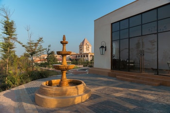 hotel irada pune wine country