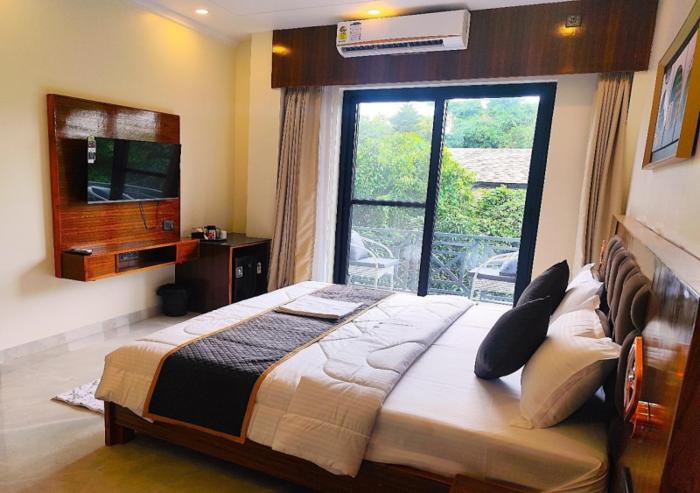 the twelve petals by aum hotel