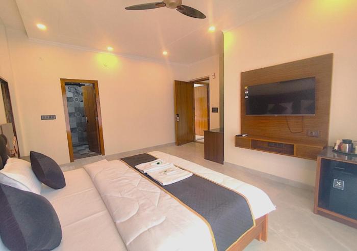 the twelve petals by aum hotel