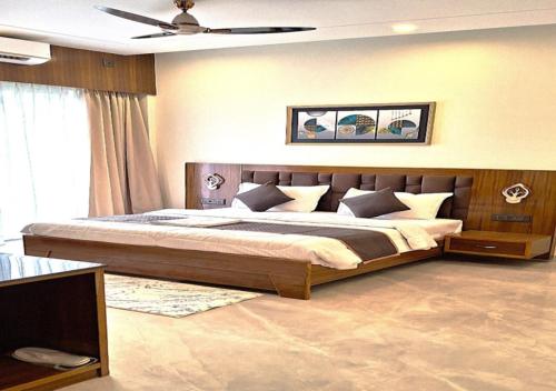 the twelve petals by aum hotel