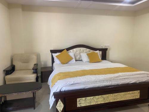 Hotel Dev Krishna,,3 star