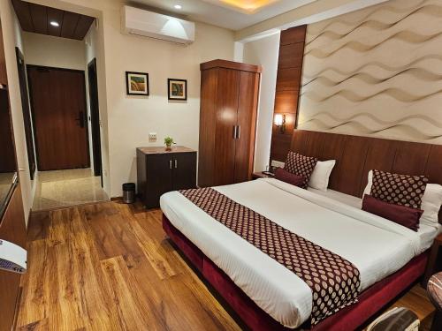 Hotel Tirupati Plaza,,3 star
