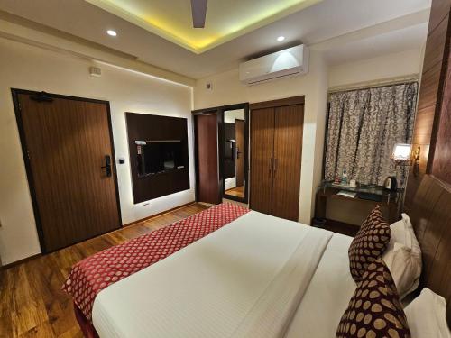 Hotel Tirupati Plaza,,3 star