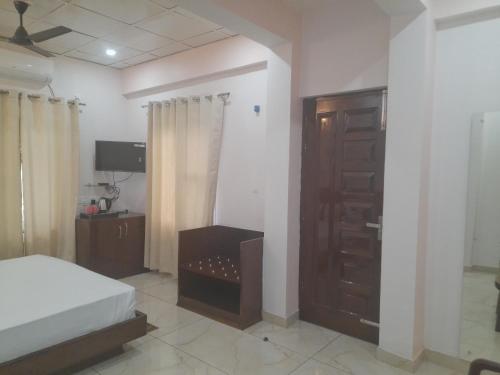 hotel dharamshala ayush health paradise