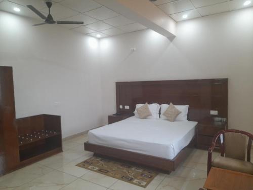 hotel dharamshala ayush health paradise