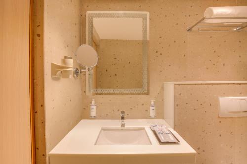 keys lite by lemon tree hotels krishna vijayawada