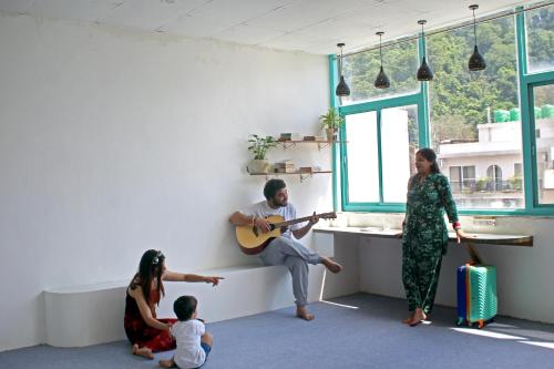 hostel de offlanders rishikesh stay connect explore