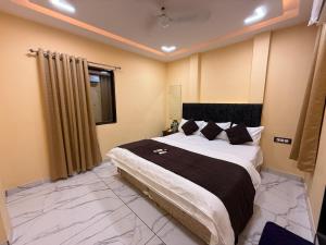 Hotel Roshan,,3 star