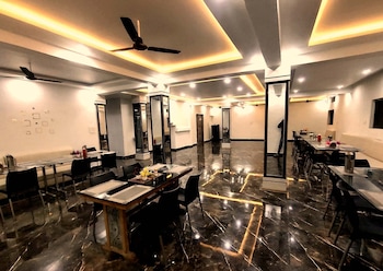 Shree Siddhi Vinayak Hotel & Restaurant,,3 star