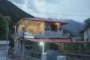 skyard hostel and homestay harsil valley