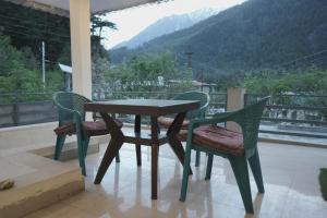 skyard hostel and homestay harsil valley