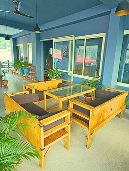 skyard hostel and homestay harsil valley