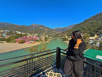 skyard hostel and homestay harsil valley