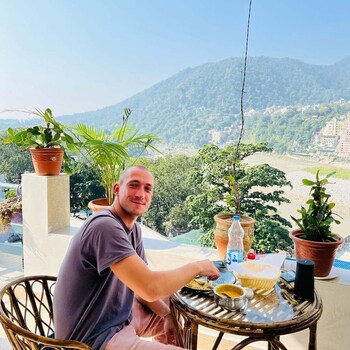 skyard hostel and homestay harsil valley