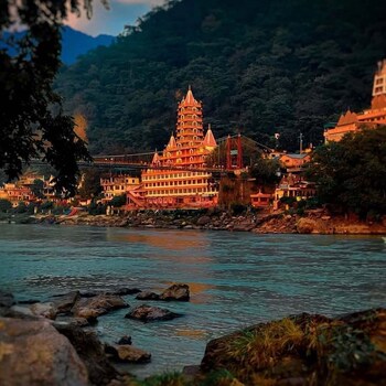 skyard hostel and homestay harsil valley