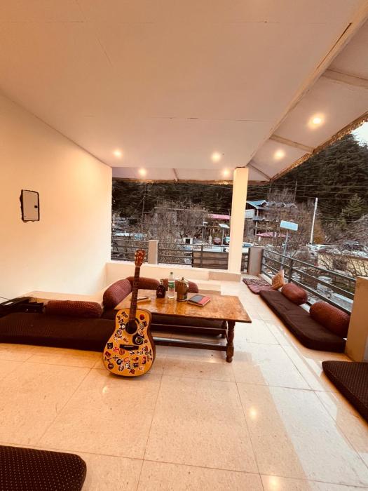 skyard hostel and homestay harsil valley