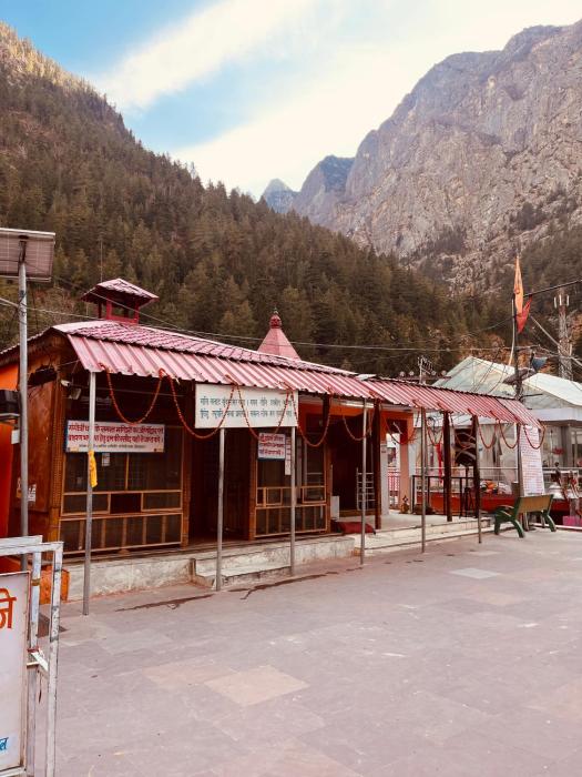 skyard hostel and homestay harsil valley